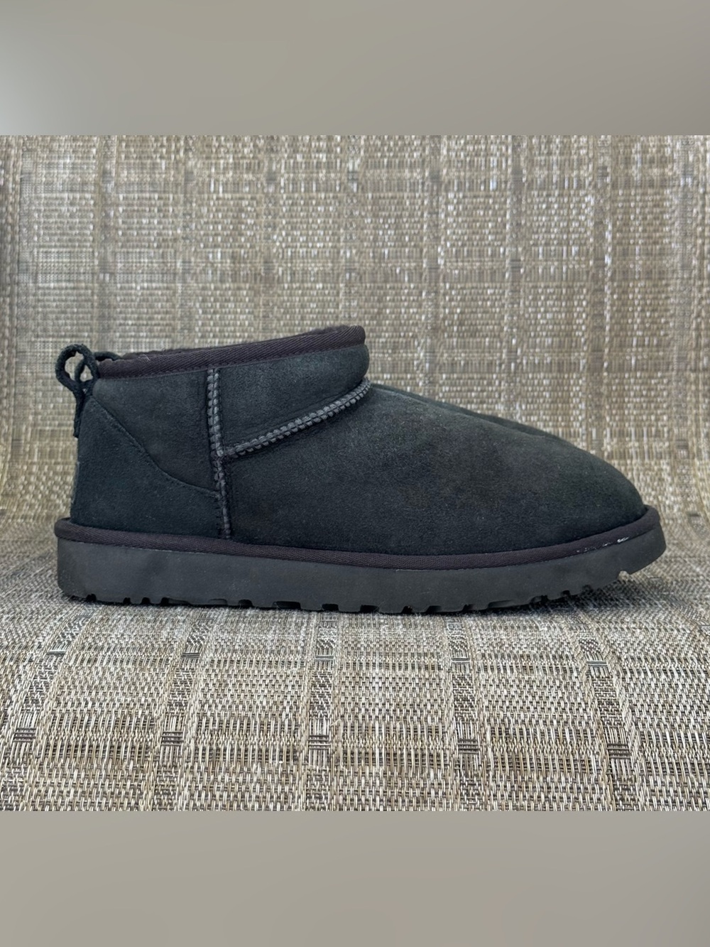 Ugg Classic Ultra Mini Boots Black Size 8 EUC!
